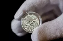 Памятная монета 5 рублей в капсуле, Крымский мост. ММД, Россия, 2019 г. в. Монета в состоянии UNC (из мешка)