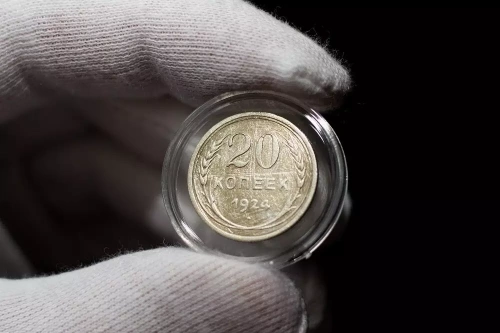 Серебряная монета 20 копеек 500 пробы в капсуле, ЛМД, СССР, 1924 г. в. Монета в состоянии XF (из обращения) Серебряная монета 20 копеек 500 пробы в капсуле, ЛМД, СССР, 1924 г. в. Монета в состоянии XF (из обращения)