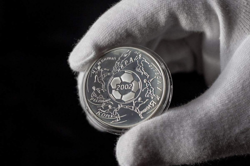 Серебряная монета 3 рубля 900 пробы (31,1 г) Чемпионат мира по футболу. Россия 2002 PF фото 3 Серебряная монета 3 рубля 900 пробы (31,1 г) Чемпионат мира по футболу. Россия 2002 PF фото 3